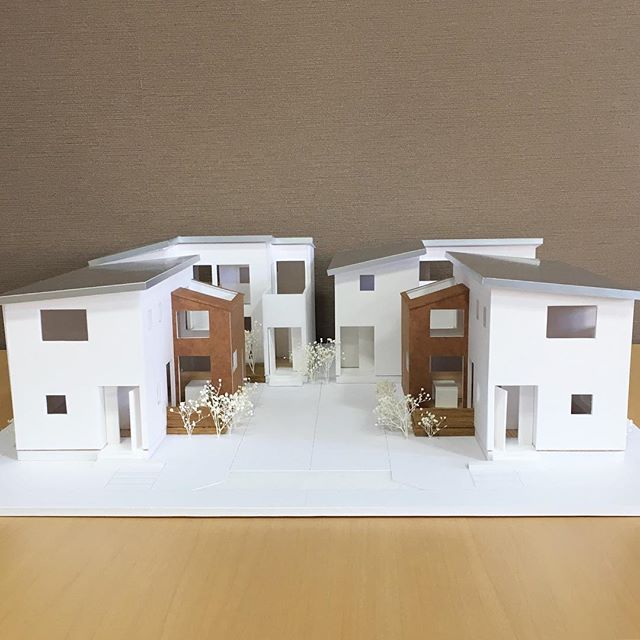 建売4棟現場の完成模型。作り手、売り手、買い手、皆でイメージを共有します。更に販促ツールとしても役立ちます。 #…